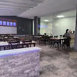Sky & Apartahotel *