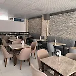 Sky & Aparthotel *