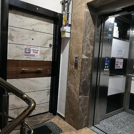 Sky & Apartmanhotel *